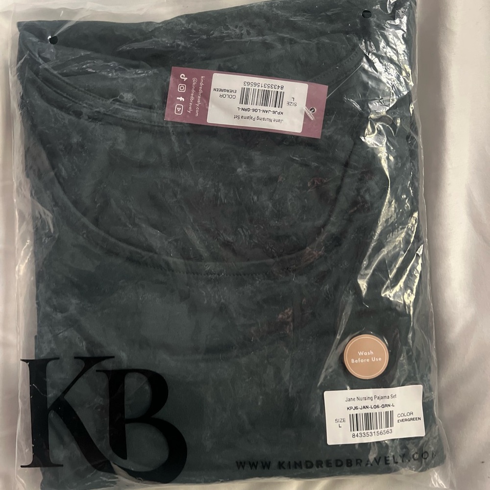 Kindred Bravely Evergreen Nursing Lounge set/Pajama Set. Size Large. Super soft